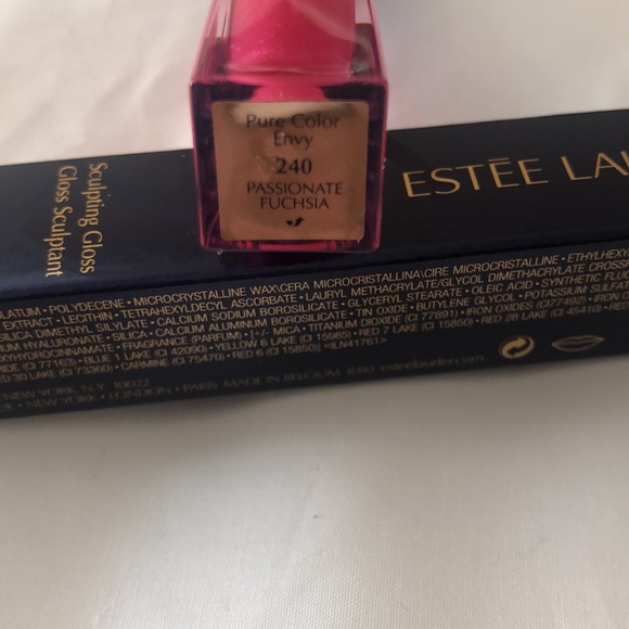 Estée Lauder 240 Fuchsia Envy Gloss - Picture 2 of 3